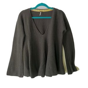 ❣️SOLD❣️  FREE PEOPLE Black Wide-Sleeved   V-Neck Sweater